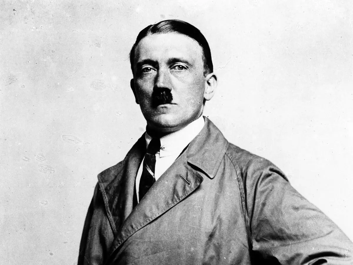 آدولف هیتلر که بود؟