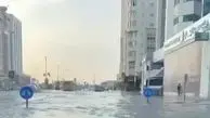 تبدیل خیابان‌ به رودخانه در پی بارش فراوان در امارات! + ویدئو