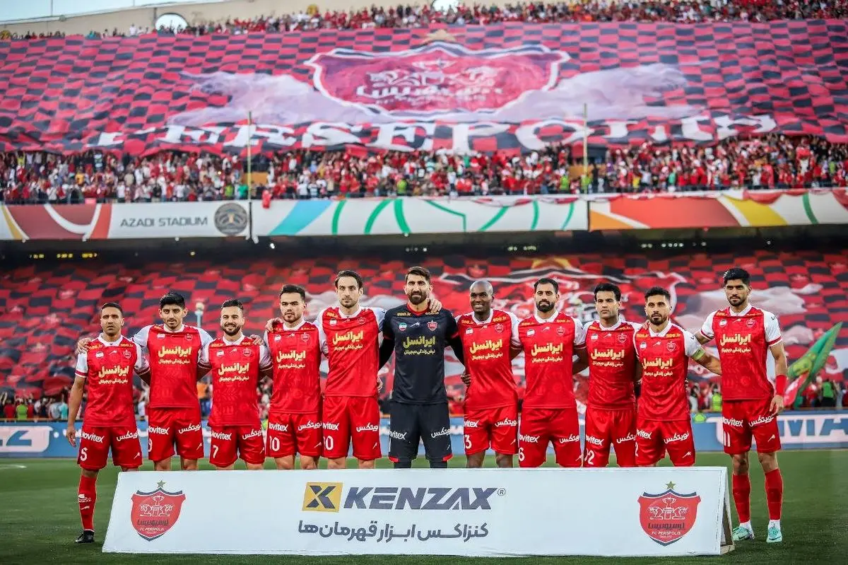 عکسی از منوچهر هادی در جشن قهرمانی پرسپولیس