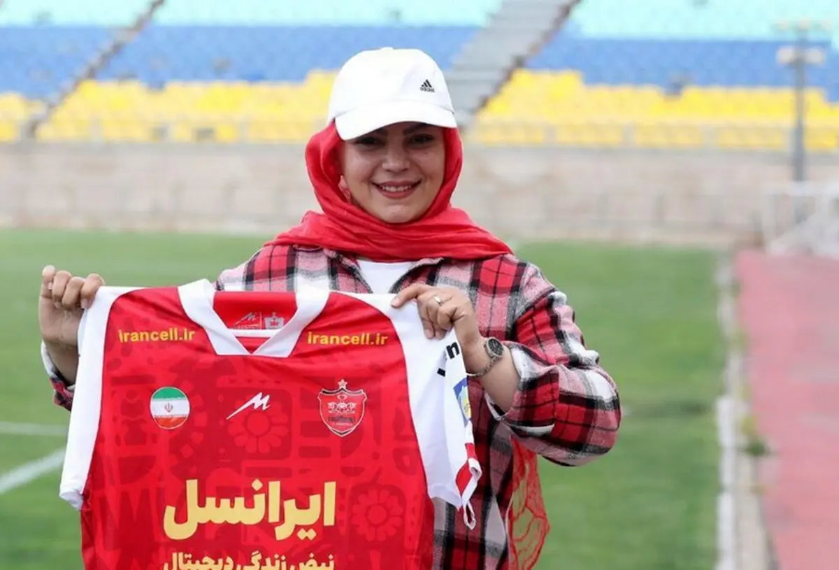 دیدار عادل فردوسی‌پور با زن پرسپولیسی