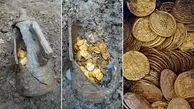 این مرد گنجینه طلا و سکه ۱۰۰۰ ساله را با دستگاه فلزیاب کشف کرد!
