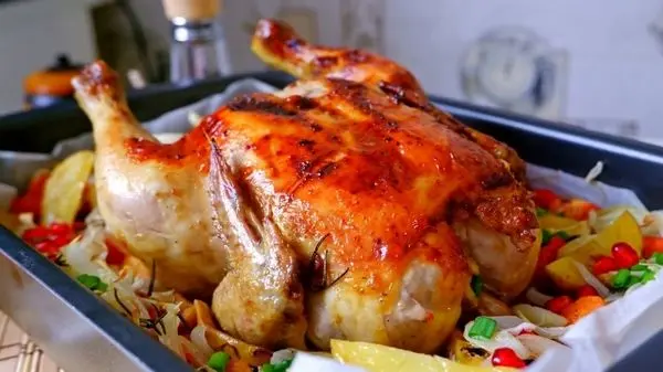 ویدئویی از آموزش پخت یک غذای خوشمزه با بالِ مرغ