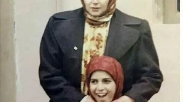 عکسی از سید جواد هاشمی در کنار مادرش به بهانه تولد ۵۸ سالگی