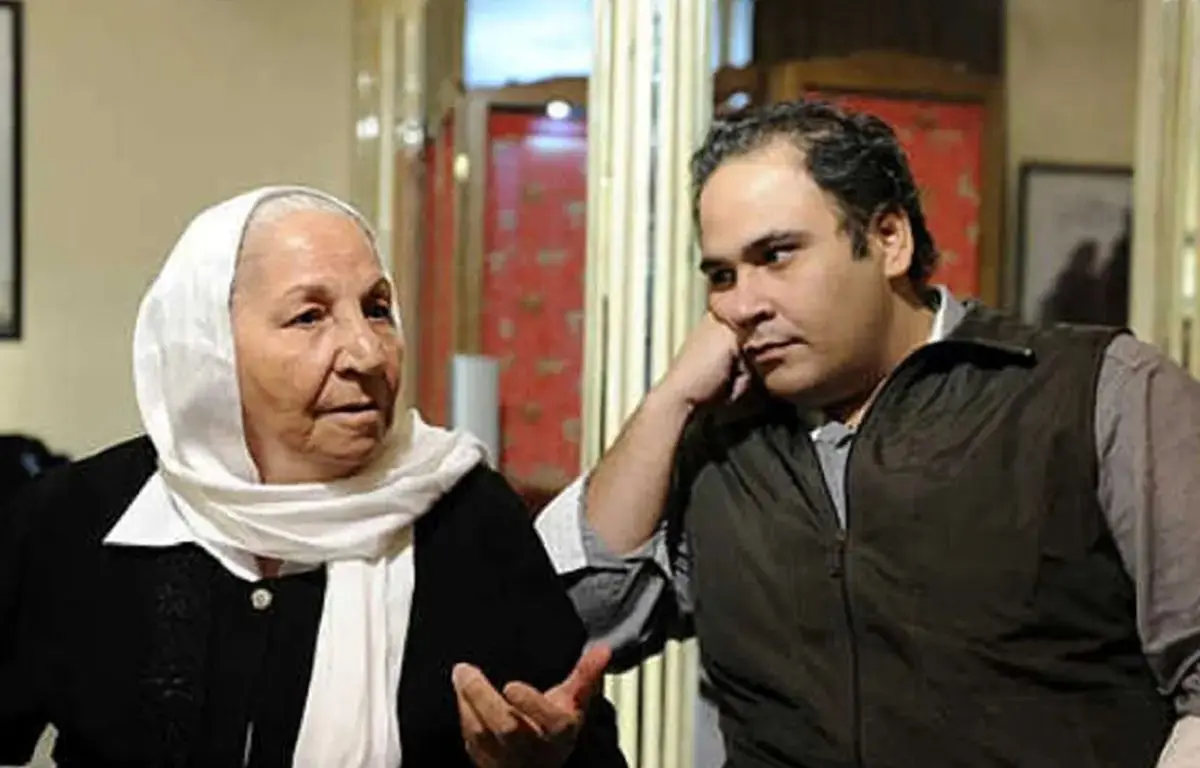 عکسی از زنده‌یاد رضا داوود‌نژاد در کنارِ مادربزرگ معروف و بازیگرش
