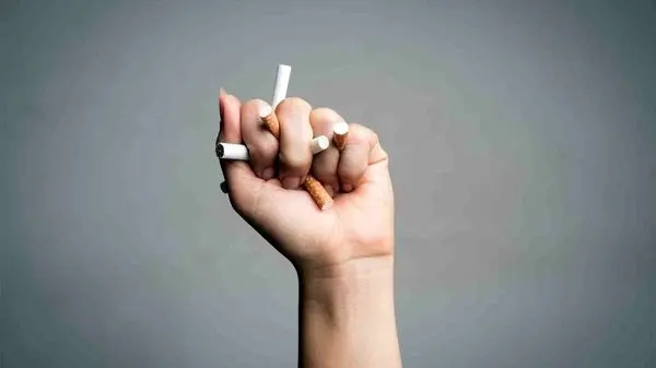 کدام مواد غذایی ترک سیگار را سخت‌تر می‌کنند؟