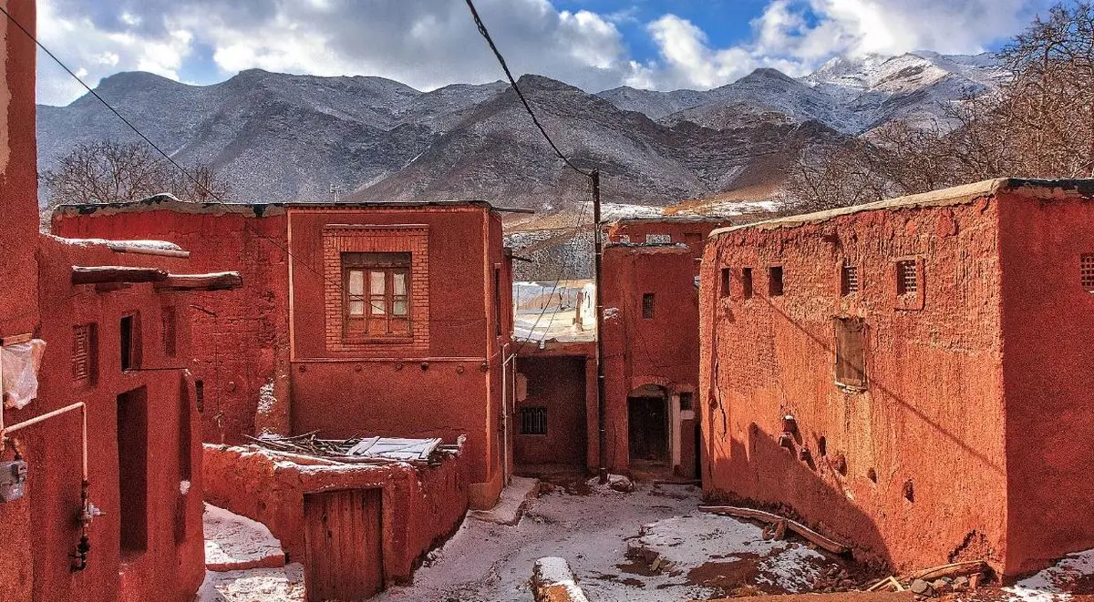 ورود گردشگر به این روستای تاریخ ممنوع شد!