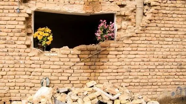 انتقاد تند کامبیز دیرباز به امدادرسانی دولت رئیسی به زلزله‌زدگان خوی! + ویدئو