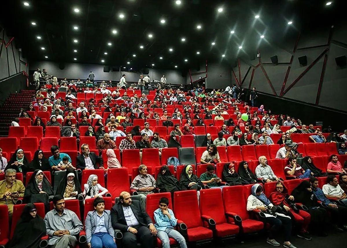 حل بحران روزهای کم‌فروغ سینمای ایران با پخش فیلم‌های قدیمی