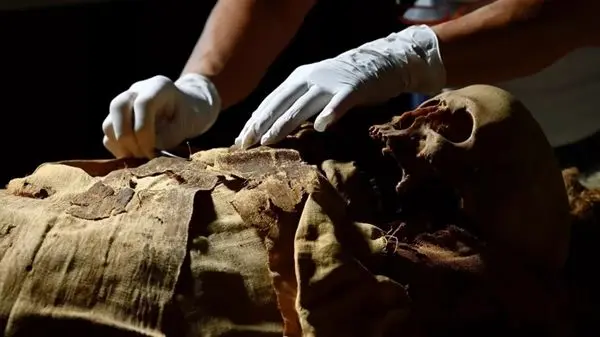 تصویری حیرت‌انگیز از دست یک زن مصری بعد از ۳۳۰۰ سال!