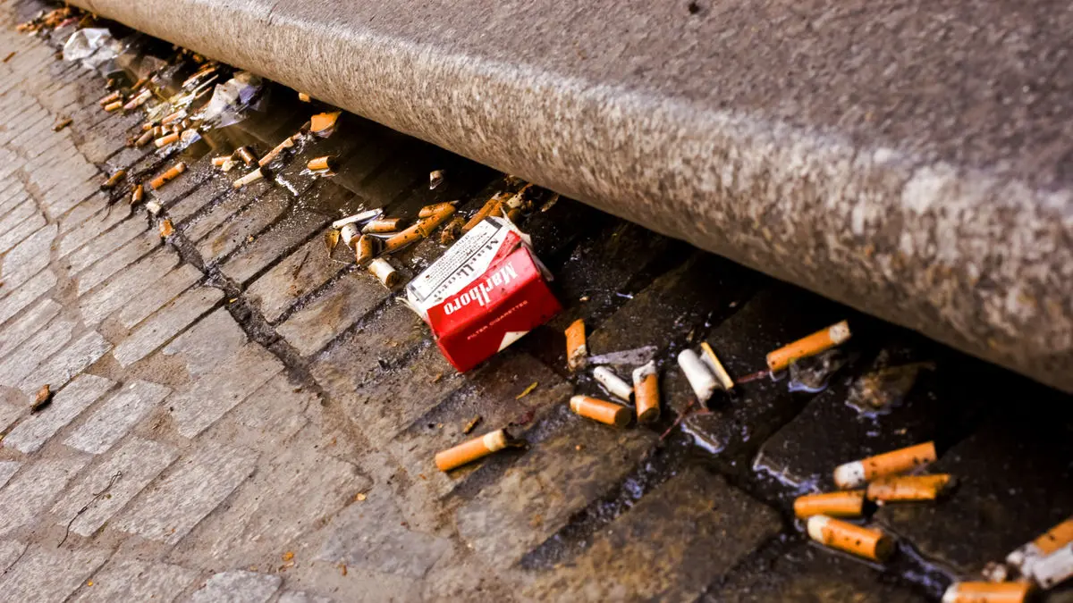 شرکت‌های دخانیات باید پول نظافت ته سیگار را پرداخت کنند!