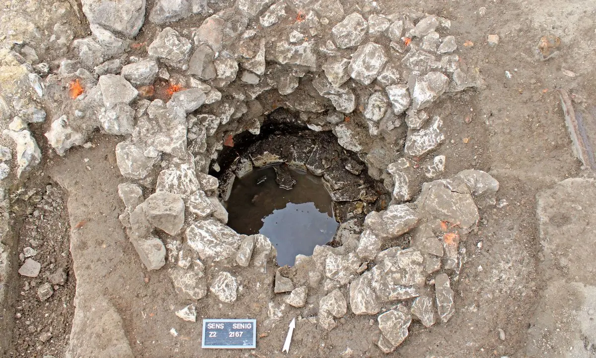 کشف چاه دوهزار ساله با سکه‌های تقلبی!