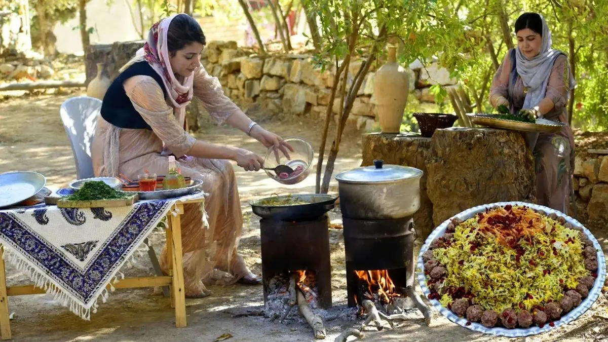 ویدئوی تماشایی از پخت متفاوت کلم پلو با گوشت توسط دو خواهر کردستانی