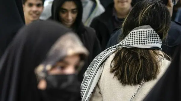 انتقاد تند مقام دستگاه قضا از حامیان حجاب!