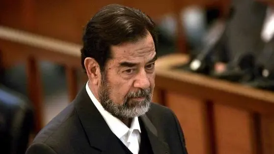 ویدئوی دیده‌نشده از مشاجره لفظی صدام حسین در دادگاه با قاضی!