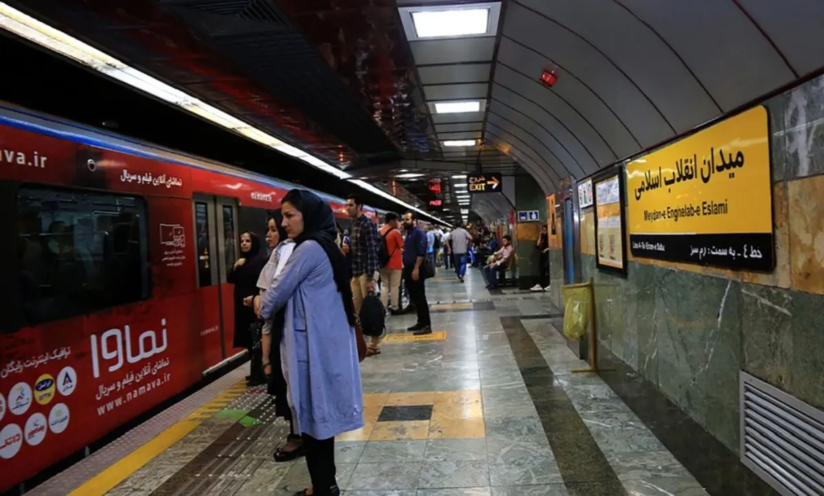 خودکشی تلخ در متروی انقلاب تهران مقابل چشمان مسافران!