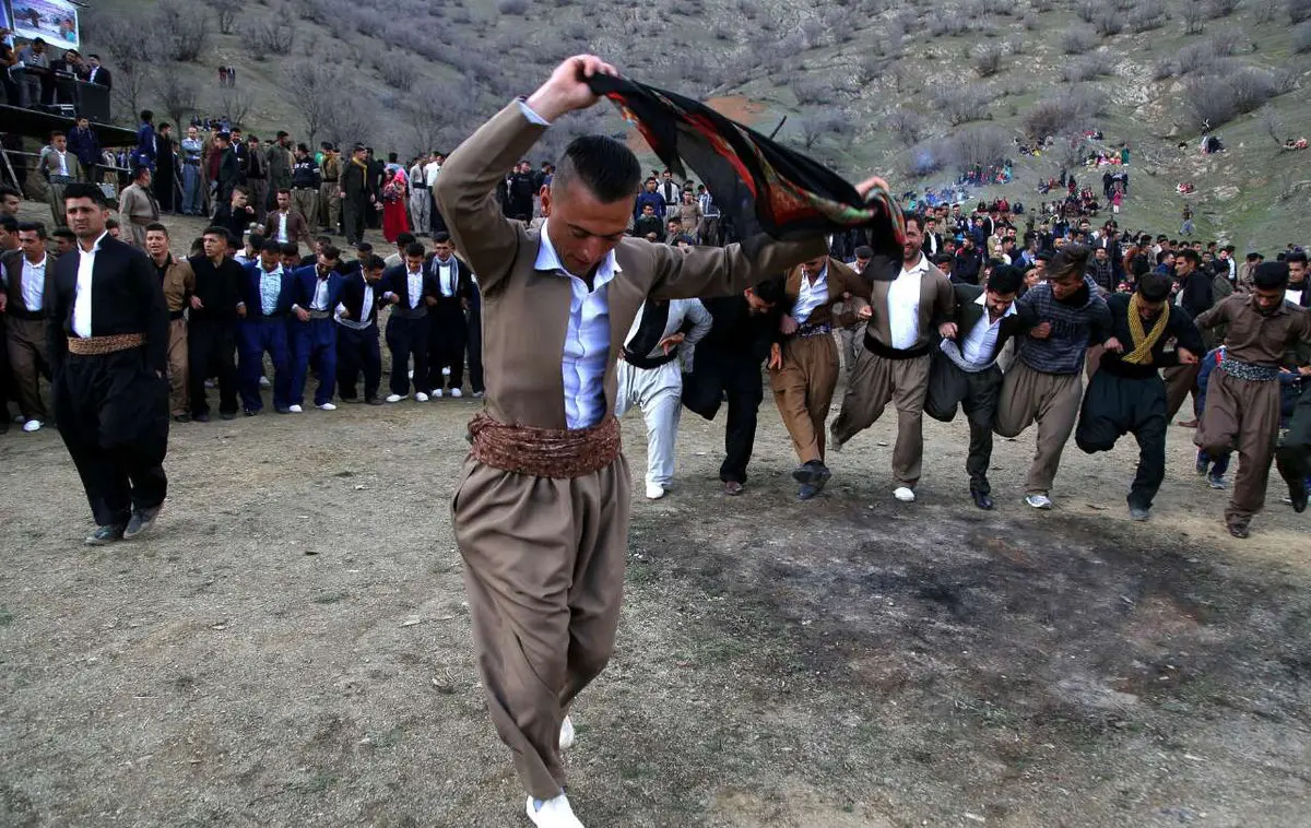 اقدام عجیب و جنون‌آمیز دو جوان در یک مراسم عروسی در کردستان!