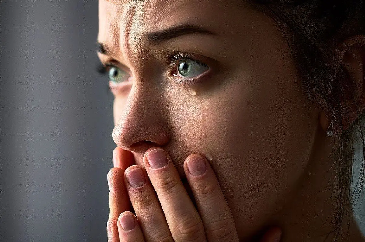 دانستنی‌های شگفت‌انگیز از گریه کردن؛ از ارتباط با هورمون‌های جنسی تا آرامش بدن