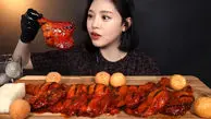 ویدئوی خوردن ۱.۸ کیلو مرغ بریانی توسط بلاگر مشهور کره‌ای
