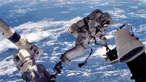 پرتاب موفقیت‌آمیز یاسمین مقبلی و سه فضانورد دیگر ماموریت کرو ۷  به فضا + فیلم و عکس