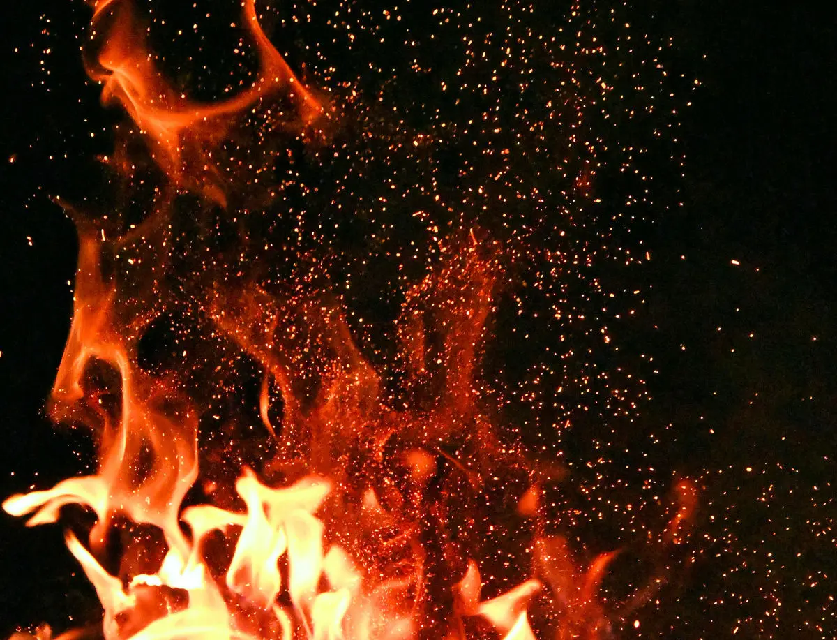 مرد بی‌رحم قوچانی زن صیغه‌ای خود را در آتش سوزاند