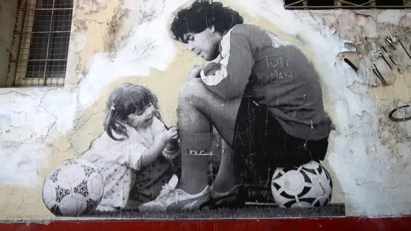هنرنمایی پله و مارادونا مقابل یکدیگر