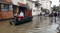 بارش باران‌های سیل‌آسا در آستارا شهر را به زیر آب برد!