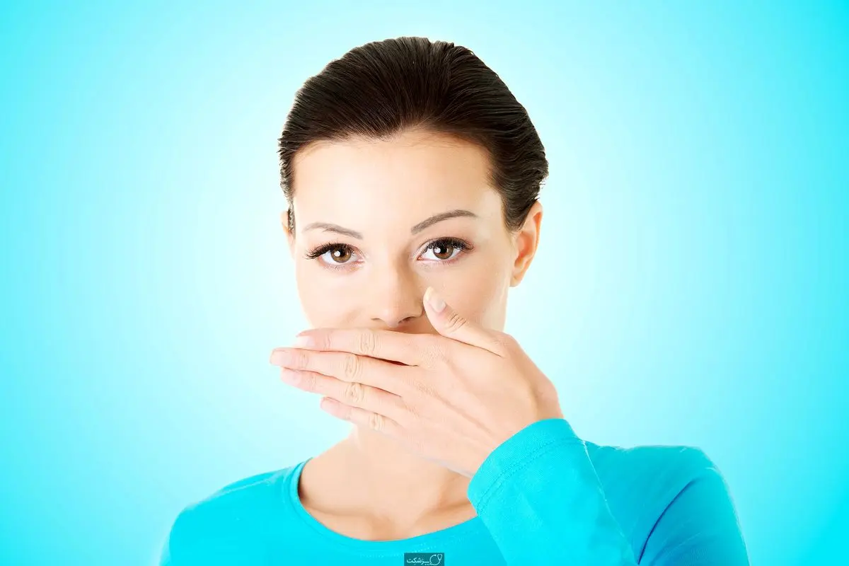 روش‌های ساده و کاربردی برای از بین بردن بوی سیر و پیاز در دهان