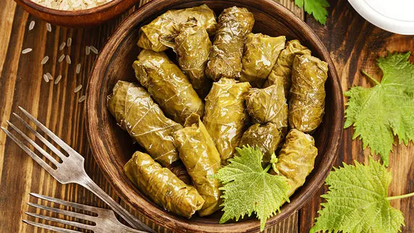 چرا خورشت بادمجان تلخ می‌شود؟ + راه حل گرفتن تلخی بادمجان