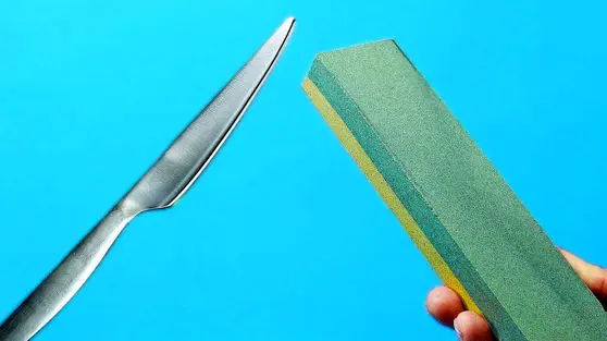 روش جالب و خلاقانه برای تیز کردن چاقو در خانه + ویدئو