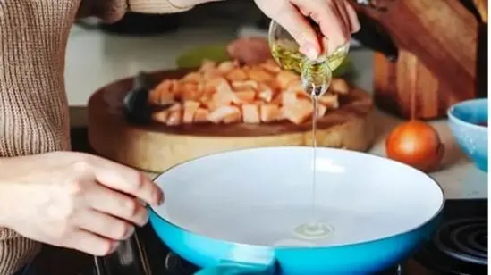 آیا می‌توان از روغن زیتون برای سرخ کردن در آشپزی استفاده کرد؟