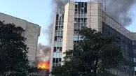 آتش‌سوزی گسترده یک ساختمان در خیابان کریم خان تهران + ویدئو