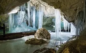 زیباترین غارهای یخ جهان