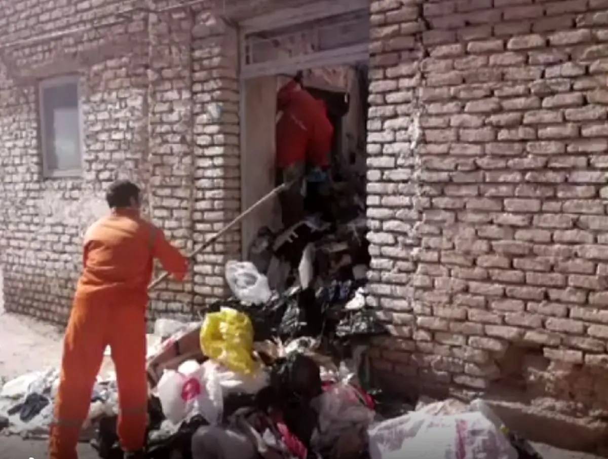 ویدیویی باورنکردنی از کشف ۴ خاور زباله از خانه‌ای در بجنورد!