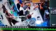 ویدئویی از رفتار زشت و زننده یک آمر به معروف و زدن سطل ماست به سر دو دختر بی‌حجاب