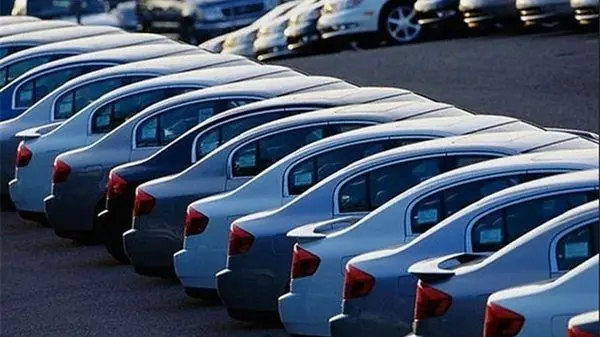 وزیر اقتصاد: عرضه خودرو در بورس باعث شد ۲۷۵۰ تومان پول کمتر پرداخت شود