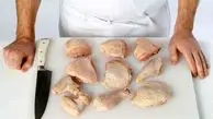 ویدئوی جالب از آموزش پوست کندن و برش مرغ در ۵۰ ثانیه!