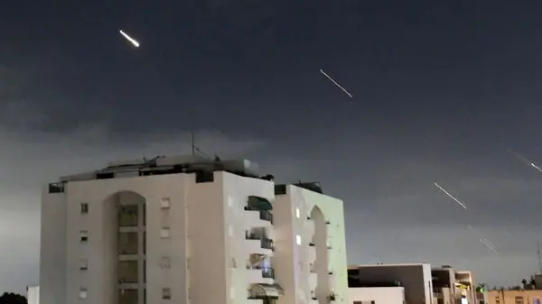 نیویورک تایمز: ایران ۳۳۱ پهپاد، موشک کروز و موشک زمین به زمین به اسرائیل شلیک کرد