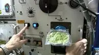 ویدئو: غذا خوردن در فضا تفریح است