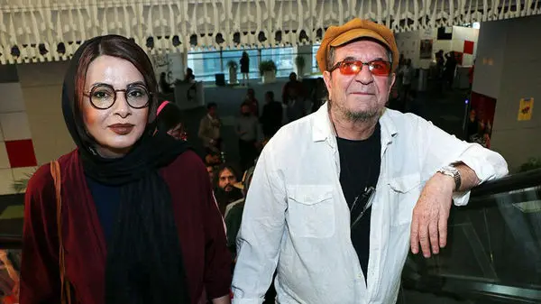تصویرِ توماج صالحی و لیلا حاتمی در مراسم چهلم مهرجویی